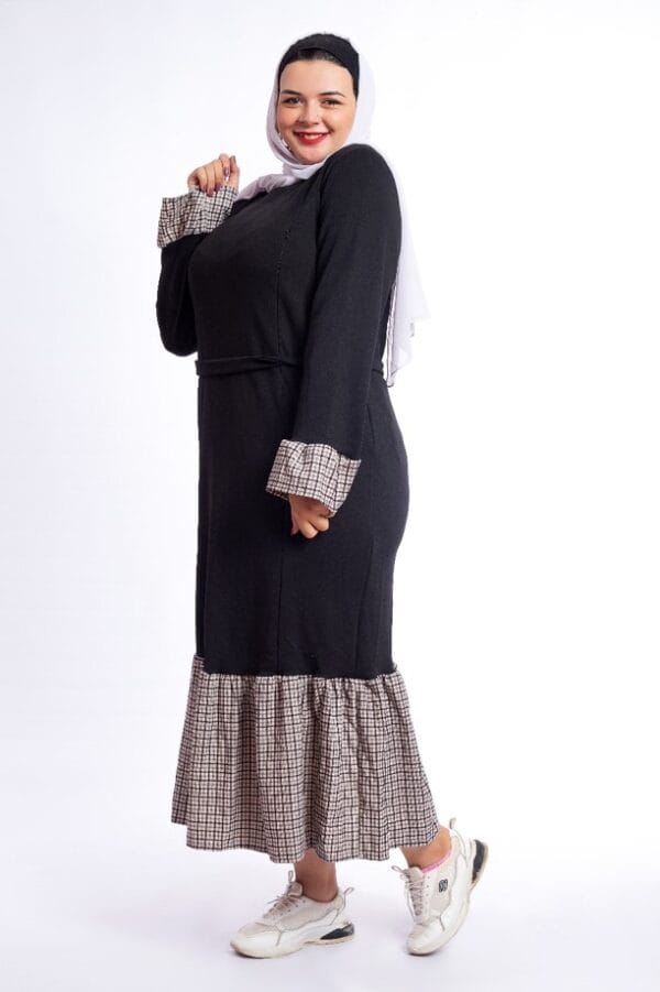 Nursing winter dress with velvet ruffles - Image 4